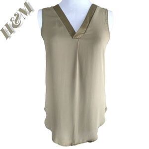 5/$25 SALE! H&M Sleeveless Hi-Low Flowy V-Neck Blouse